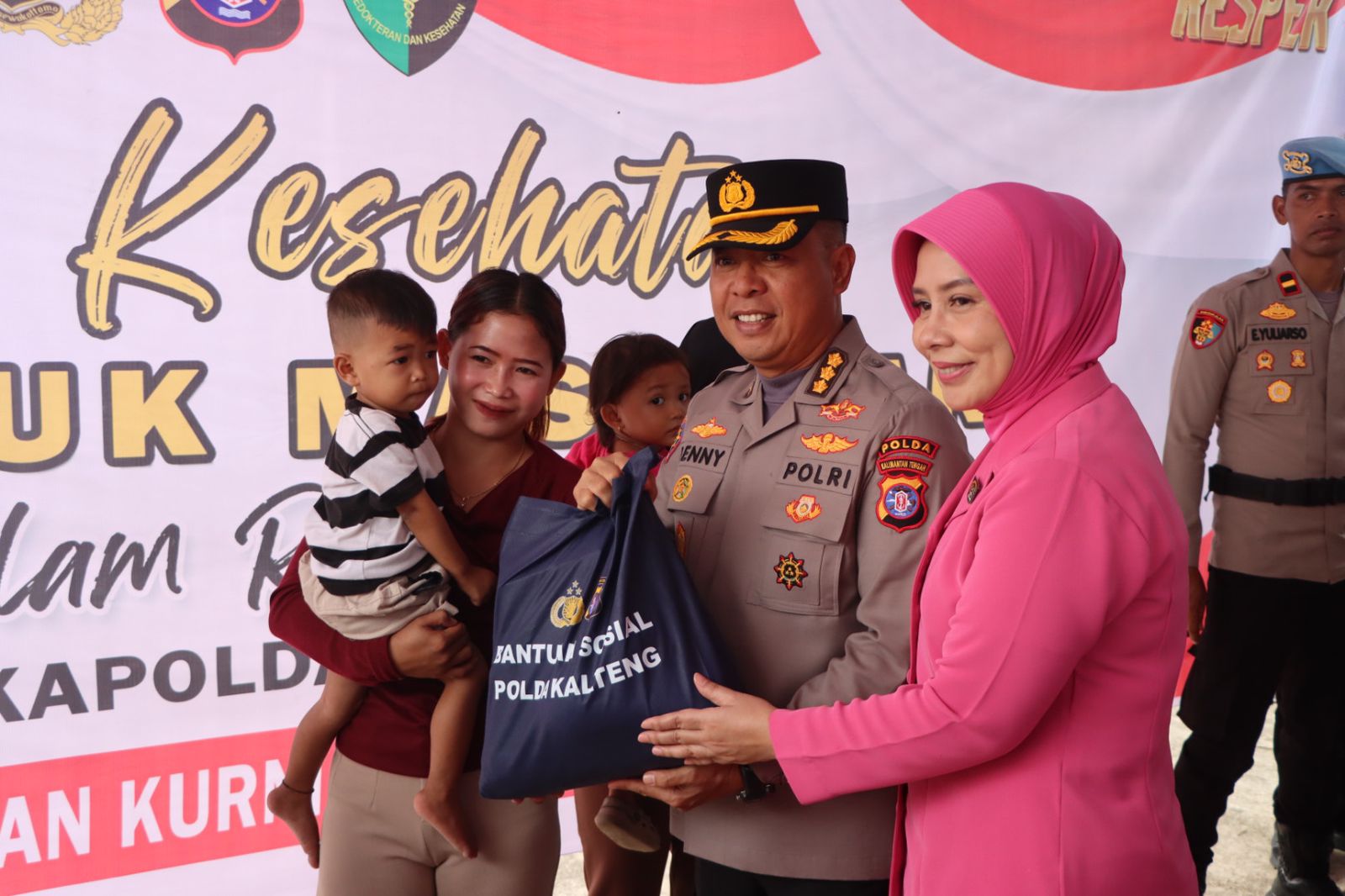 Sambut hari Bhayangkara ke 79 Kapolda Kalteng Pimpin Bakti Sosial Sekaligus Berikan Bansos untuk Purnawirawan Polri , Stunting Dan Masyarakat di Murung Raya