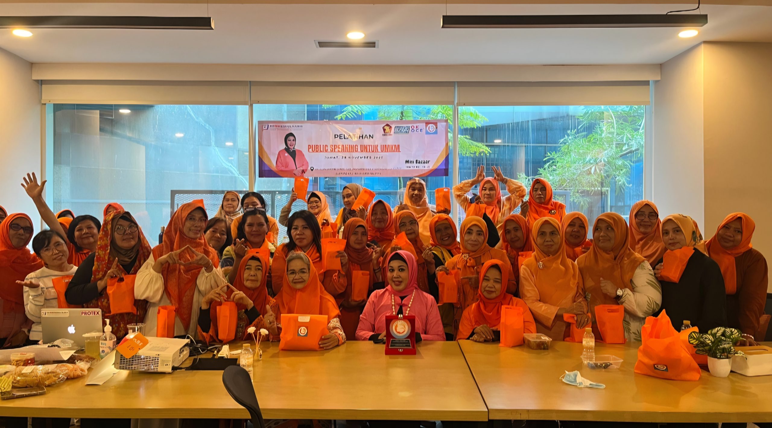 Perempuan Peduli Nusantara Gelar Pelatihan Public Speaking UMKM dan Rayakan HUT ke -71 Ibu Inge Mangundap