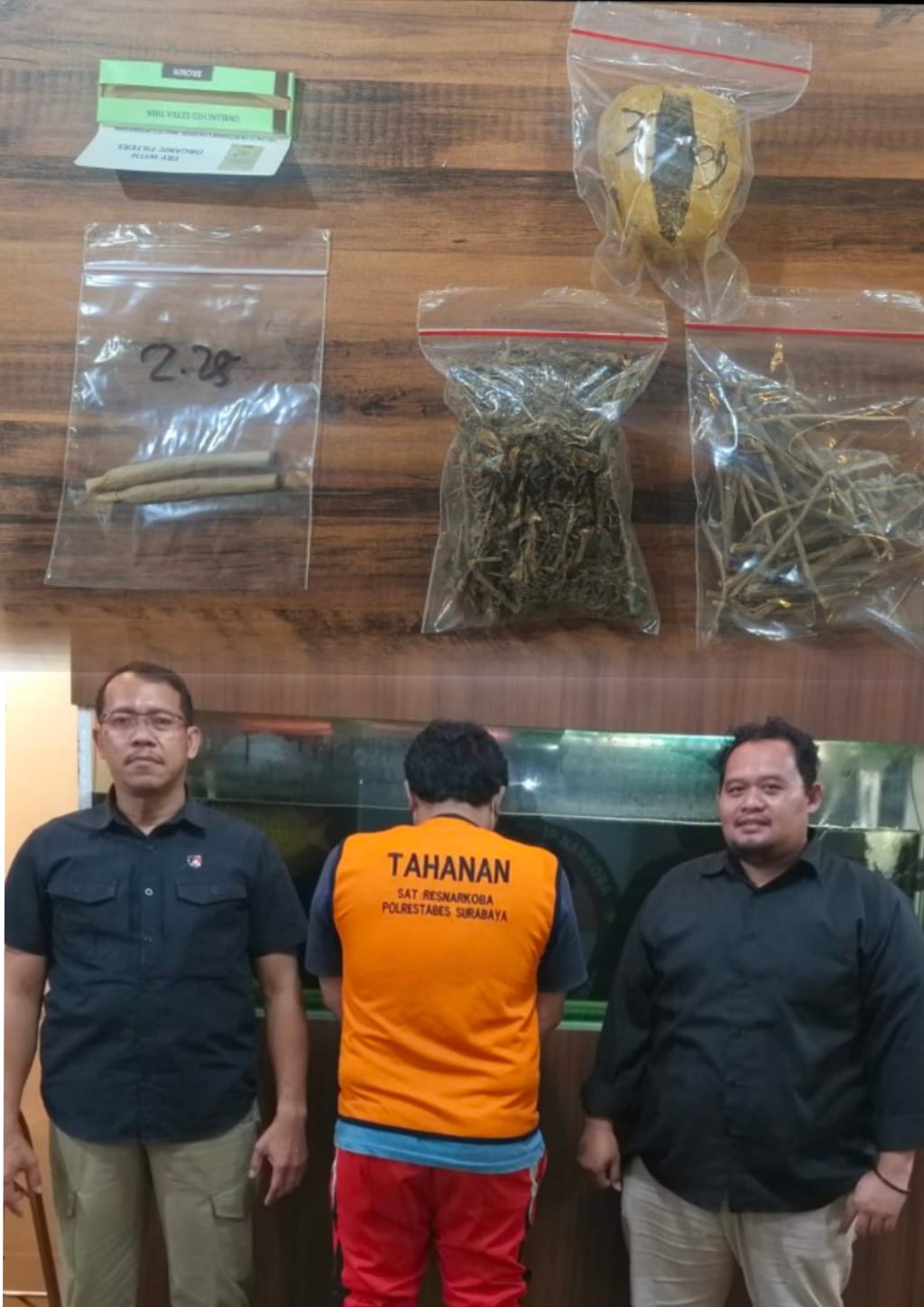 Pengedar Ganja Surabaya Diamankan, Satresnarkoba Polrestabes Surabaya Temukan Paket Siap Edar di Dua Lokasi