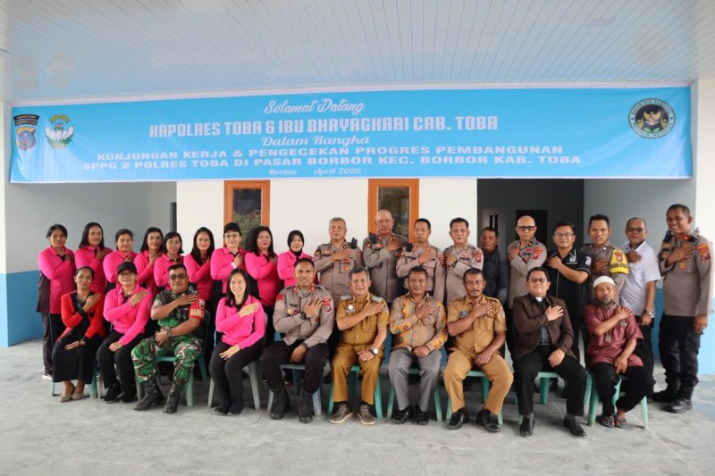 Tinjau Proses Pembangunan , Kapolres Toba & Ketua Bhayangkari Pastikan SPPG 2 Polres Toba Jadi Harapan Baru Anak-anak Borbor